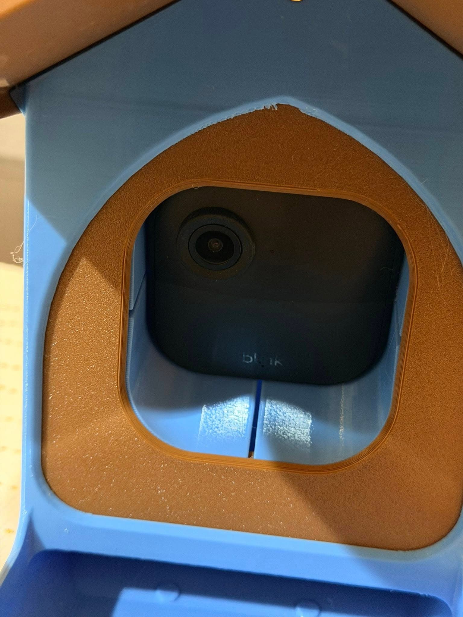 Smart bird house